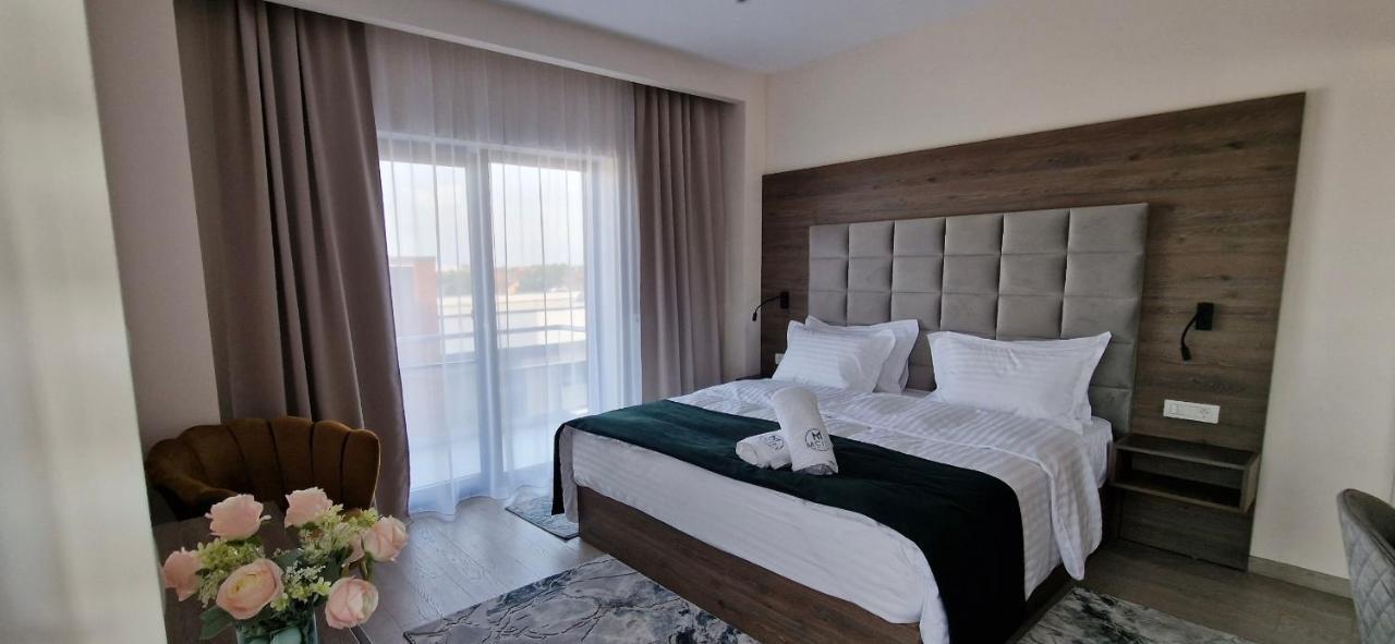 M City Aparthotel Arad Extérieur photo