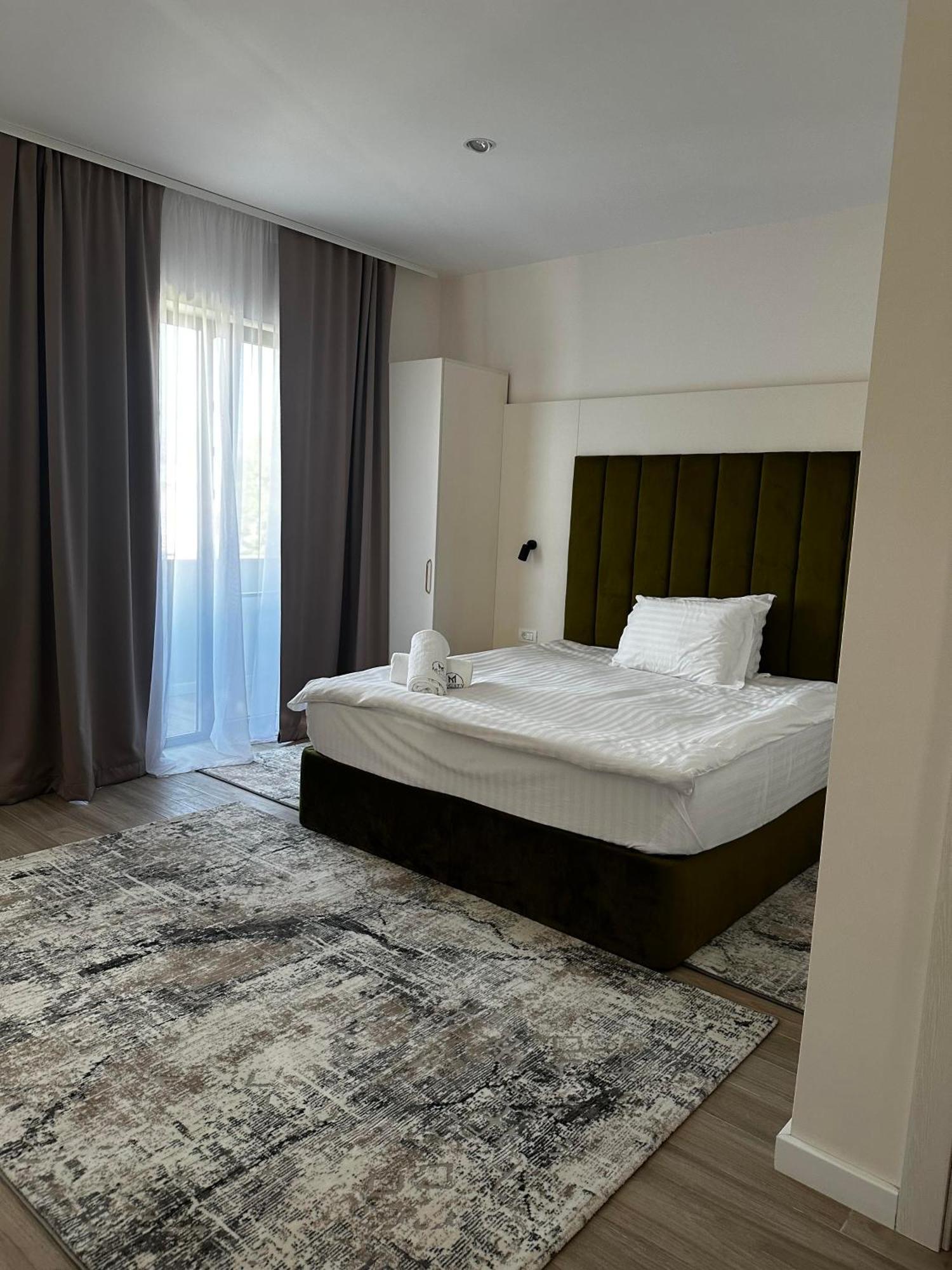 M City Aparthotel Arad Extérieur photo